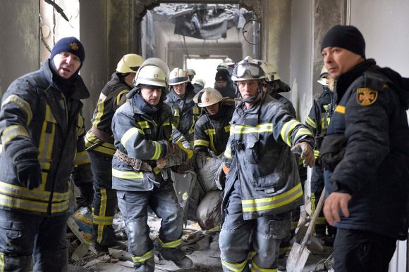 Ucrania reporta 2 mil civiles muertos en 7 días de invasión