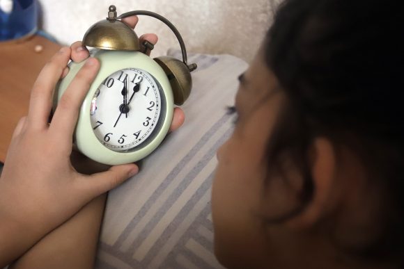 Hoy se define si termina o sigue el horario de verano