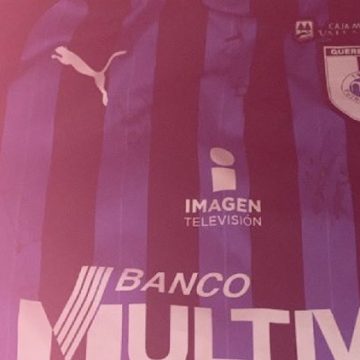 Niño salva a aficionada del Atlas, le da su playera para salir del estadio