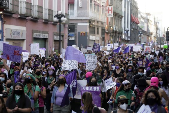 Segob reportó saldo blanco y la participación de 8 mil mujeres en marchas en Puebla