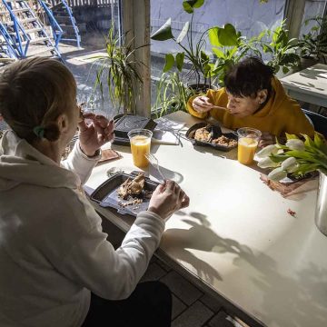 Restaurante de lujo regala comida tras invasión rusa a Kiev