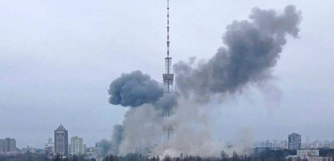 Ataque ruso contra torre de televisión de Kiev deja cinco muertos