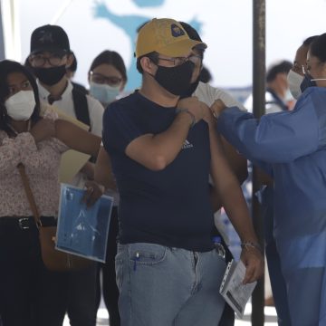 Analizan autoridades instalación de módulo de vacunación contra Covid-19 en la Feria