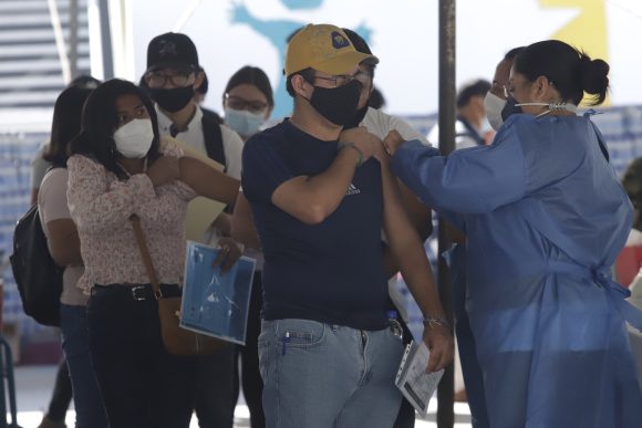 VACUNACIÓN COVID-19 . HNP Por segundo día consecutivo, no hay fallecidos en Puebla por COVID-19: Salud