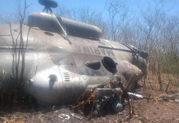 2 Se desploma helicóptero de la Marina en Mazatlán