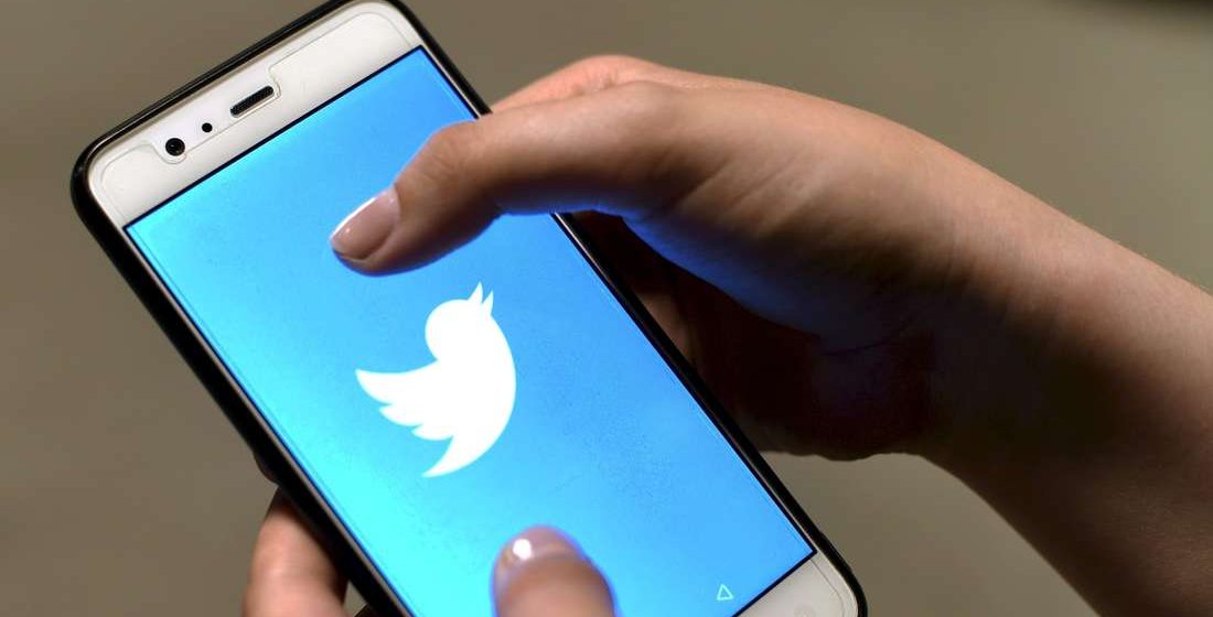 Prohíbe Twitter enlaces a otras redes sociales