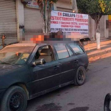 Abandonan seis cabezas sobre vehículo junto a un cartel de advertencia en Guerrero