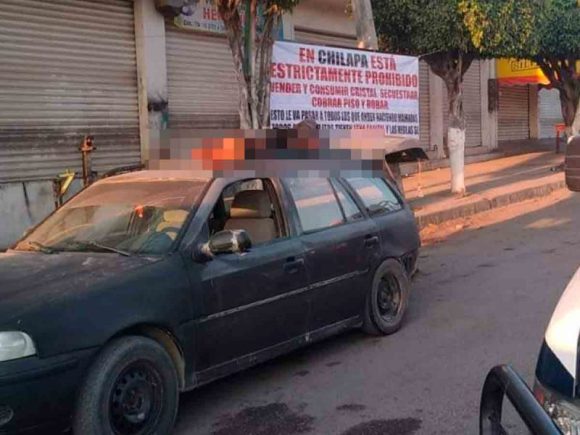 Abandonan seis cabezas sobre vehículo junto a un cartel de advertencia en Guerrero
