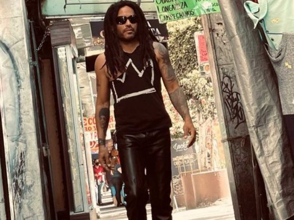 ¡Casual! Lenny Kravitz comparte foto paseando por Mixcoac en CDMX