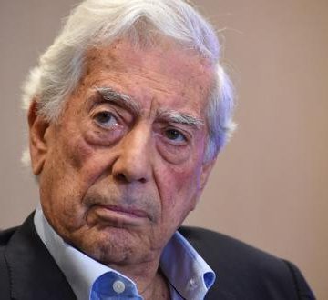 Mario Vargas Llosa da positivo a COVID-19