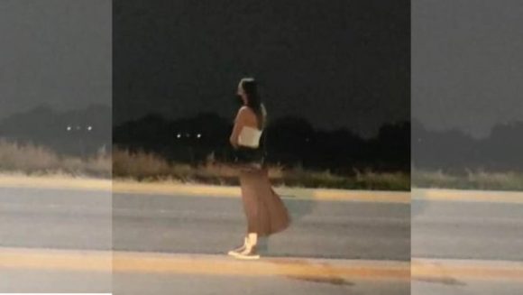 Revelan video de Debanhi caminando sobre la carretera