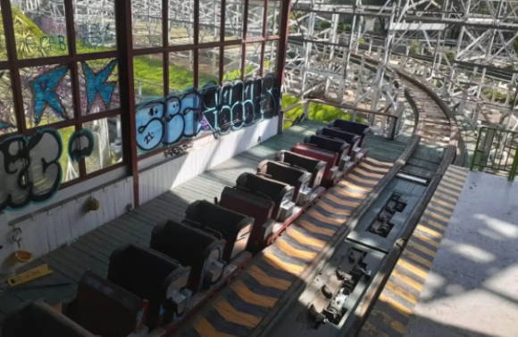 5 ¡Adiós a la feria de Chapultepec! Desmantelan la montaña rusa