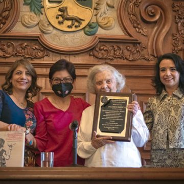 Elena Poniatowska asiste a la presentación del libro de Diana Hernández Escritora feminista