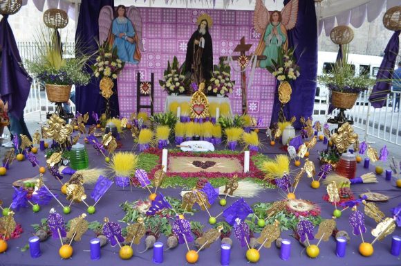 ¿Qué lleva el altar de Viernes de Dolores?