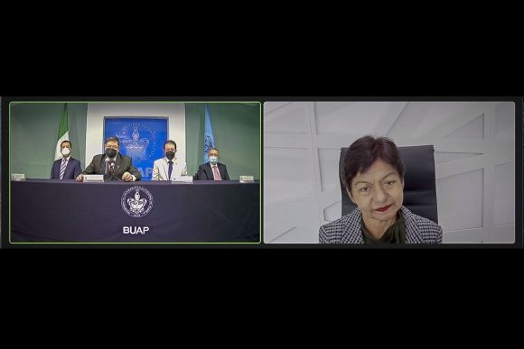 La rectora Lilia Cedillo toma protesta a Fernando de Jesús Martínez Arroniz como director de la Facultad de Estomatología