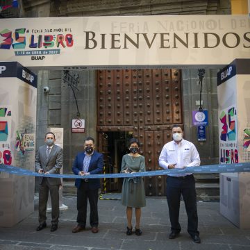 La rectora Lilia Cedillo presenta su libro El COVID y sus cuates