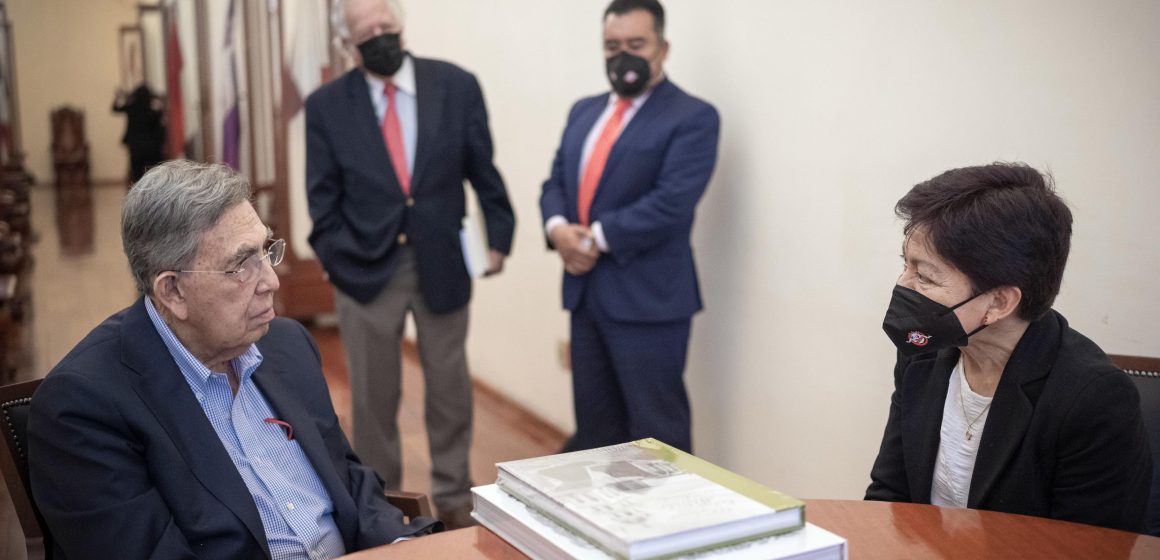 Presenta Cuauhtémoc Cárdenas su libro Por una democracia progresista en la Fenali 2022