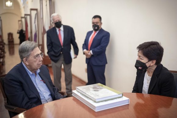 Presenta Cuauhtémoc Cárdenas su libro Por una democracia progresista en la Fenali 2022