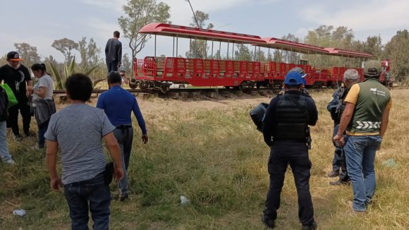Volcadura de trenecito en el Bosque de Aragón deja 11 heridos