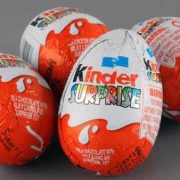 Retiran huevos Kinder Sorpresa por brote de salmonelosis