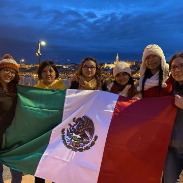 Mexicanas ganan plata y bronce en olimpiada de Matemáticas en Hungría