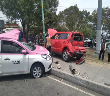 Camión sin frenos provoca carambola en Insurgentes Sur; deja al menos 11 lesionados