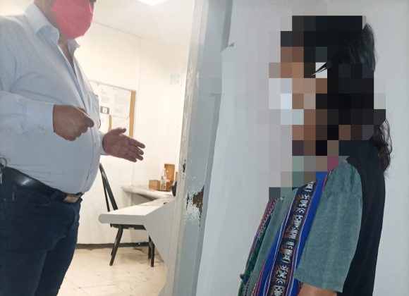 dinero metro Hombre entrega fajo de billetes que encontró en el Metro de CDMX