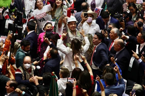 Rechazan en lo general la iniciativa de reforma eléctrica de AMLO