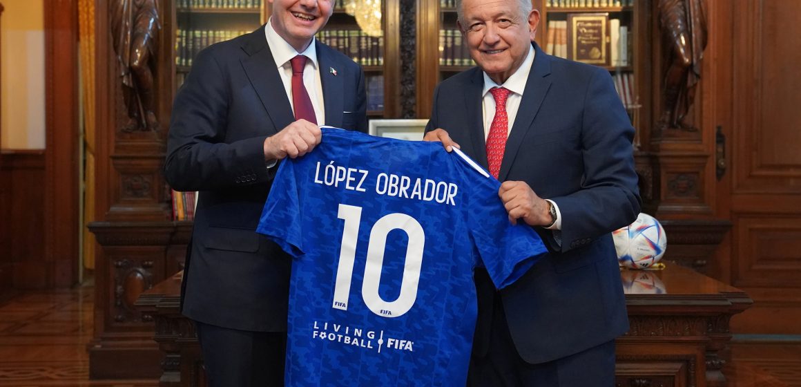 AMLO recibe a Gianni Infantino presidente de la FIFA