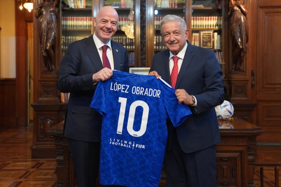 AMLO recibe a Gianni Infantino presidente de la FIFA