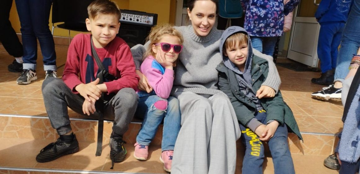 (VIDEO) Angelina Jolie se encuentra en Leópolis, Ucrania