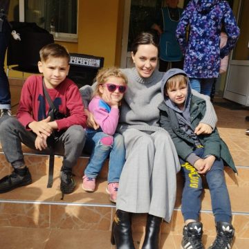 (VIDEO) Angelina Jolie se encuentra en Leópolis, Ucrania