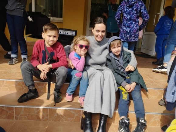 (VIDEO) Angelina Jolie se encuentra en Leópolis, Ucrania