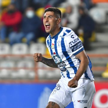 Con doblete de Víctor Guzmán, el Pachuca venció a los Tigres y recuperó el liderato