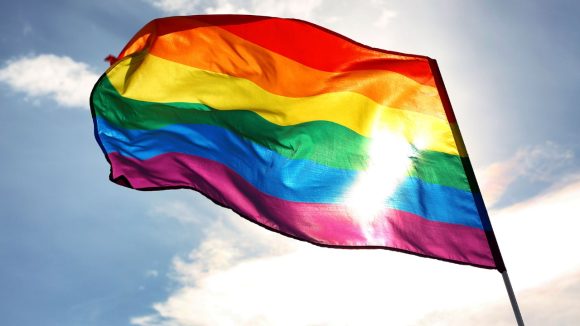 Autoridades de Qatar recomiendan no ondear bandera LGBTI en el mundial