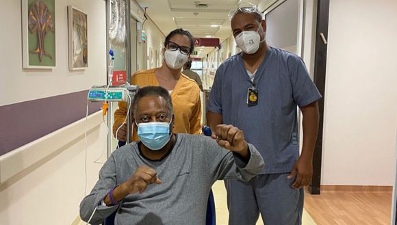 Pelé, otra vez, al hospital por cáncer de colon