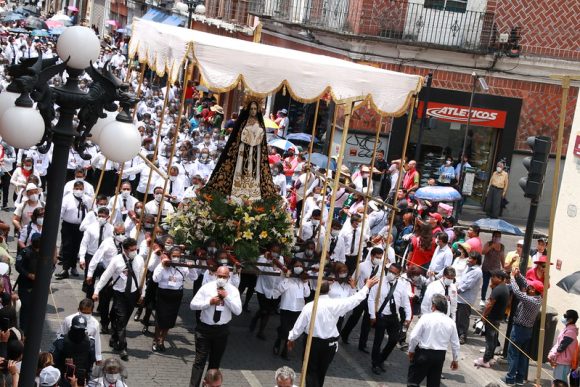 Alrededor de 100 mil personas participaron en la XXX Procesión de Viernes Santo