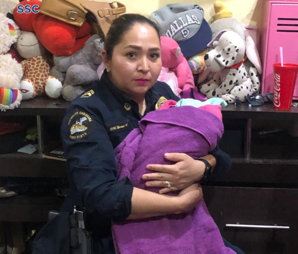 Ayudan Policías a mujer en el nacimiento de su bebé en CDMX