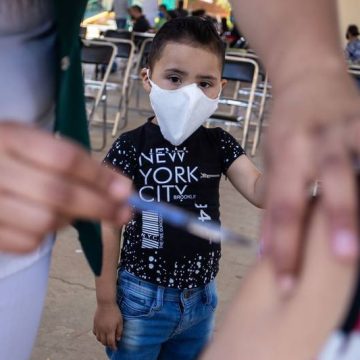 Todos los niños de 5 a 14 años serán vacunados; México urge a Covax apurar entregas