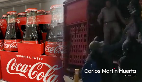 (VIDEO) Normalistas en Oaxaca saquean camión de refrescos y agreden a reportero por grabarlos