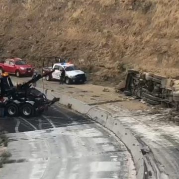 (VIDEO) Un muerto dejó volcadura de Pipa sobre la Puebla – Atlixco