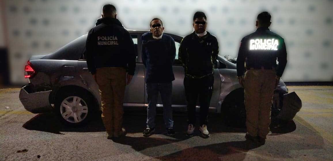 Tras persecución, Policía Municipal asegura a asaltantes de una tienda