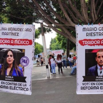 Ayuntamiento de Puebla no retiró carteles de Morena contra diputados