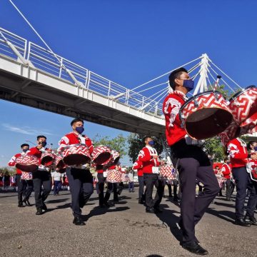 Color, música y gallardía se mostró en el pase de revista para el Desfile del 5 de Mayo