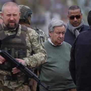 Dos misiles impactan en Kiev durante la visita de Antonio Guterres