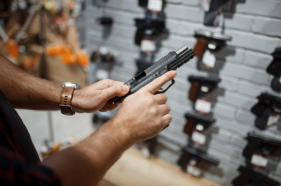 Canadá prohibirá importación de armas