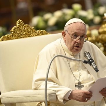 Papa Francisco pidió que se frene el ataque a Ucrania
