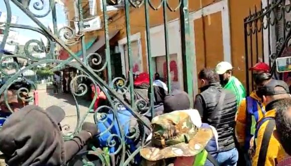 Gobernación hace limpia de 36 ambulantes del ex mercado de La Victoria