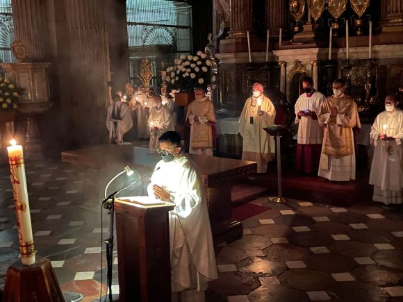 Encabeza arzobispo Vigilia Pascual y llama a mantener la esperanza