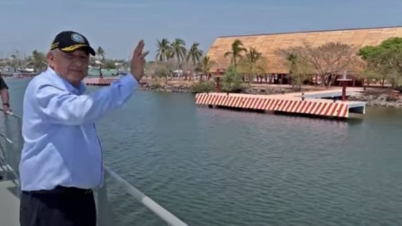 AMLO estrena ruta en ferri a las Islas Marías en su gira por Nayarit